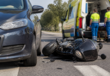 Dos heridos tras chocar un turismo y una moto en La Laguna