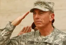 Petraeus alerta: la IA y los drones cambian la guerra