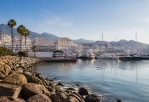 Estepona suma 11 años en positivo y roza los 40 millones
