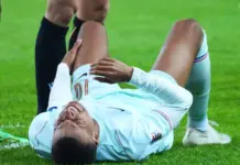 Mbappé marca el gol y se desploma tras sellar la victoria