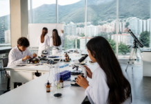 Caracas inaugura un centro para despertar el talento científico
