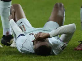 Mbappé tranquiliza tras el susto de su rodilla izquierda