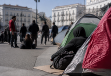 La Puerta del Sol acampa por la vivienda tras el desahucio