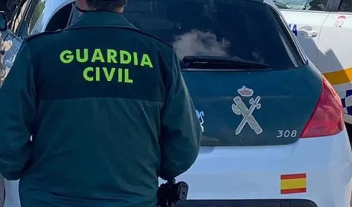 Sucesos.- Un hombre mata a su pareja a puñaladas en La Campana (Sevilla) y se atrinchera en una casa