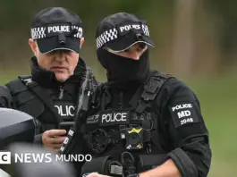 Detenidos por explosivos cerca de una base aérea de EE.UU.