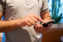 Cómo la tecnología reinventa las mesas clásicas para jugar online