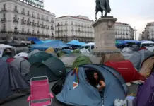 Decreto de vivienda: Sumar mueve ficha mientras acampan en Sol