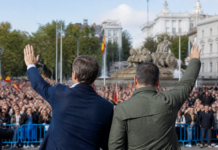 Feijóo y Abascal desafían la prohibición y van a Cibeles