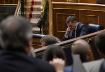 Sánchez naufraga en el Congreso por la crisis de Marruecos