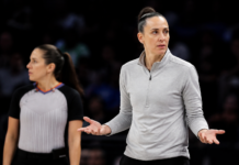 Kanter demanda a Chicago Sky tras su expulsión por un mensaje