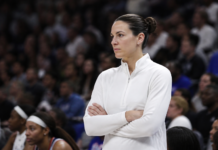Kanter demanda a Chicago Sky tras su expulsión por un mensaje
