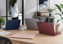 Lenovo renueva sus equipos con color para empresas y hogares