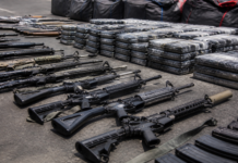 El arsenal que protegía tres toneladas de cocaína en Vecindario