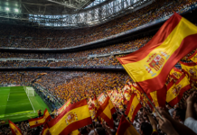 El Bernabéu arropa a Ceuta con un mar de banderas españolas