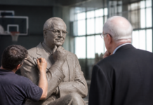 Los Lakers preparan una estatua para el campeón Phil Jackson