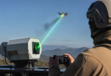 El láser con mando de Xbox que derriba drones de cárteles