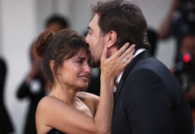 Penélope Cruz llora y besa a Bardem tras triunfar en Venecia