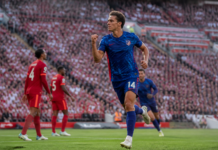 Llorente firma su quinto gol ante el Liverpool en Anfield