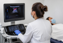 Doctor Negrín incorpora ultrasonidos para trombosis cerebral
