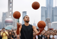 Stephen Curry sorprende en China al hacer magia con tres balones