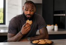 LeBron James prueba la famosa cookie Kitchen Sink y sorprende