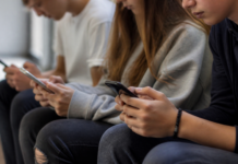 Unicef alerta: 2.000 jóvenes navarros, enganchados a redes