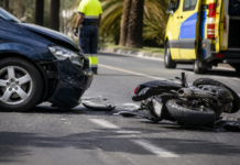 Un menor herido tras chocar un coche y una moto en Agüimes