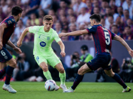 El FC Barcelona sobrevive al Levante y alarga su racha