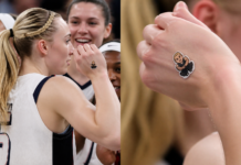 El sticker con el que Paige Bueckers celebró el pase de USA