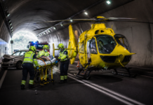 Evacuado en helicóptero tras un choque en un túnel de La Aldea