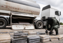 Un camión cisterna escondía 650 kilos de cocaína en una caleta