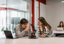 La Universidad San Jorge une tecnología y pensamiento crítico