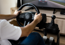 Amazon rebaja a precio mínimo un volante con pedales y cambio