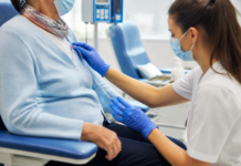 Tenerife evita viajes al hospital con la revisión de reservorios
