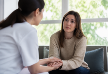 Ayuso elogia a Enfermería ante la ola de salud mental