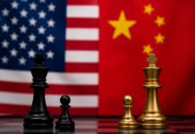 China niega copiar modelos de IA de EEUU y prepara represalias