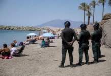 Fracasa el desalojo de las playas de Ceuta pese al éxito