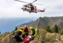 Rescatan en helicóptero a un hombre herido en Puntallana