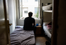 Piso patera en Benítez con siete inmigrantes y dos menores