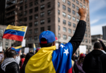 Venezolanos protestan en Nueva York contra Delcy Rodríguez