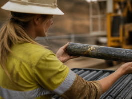 Ashley Gold encuentra oro en 30,5 metros y avanza en Tak