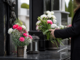 Tumba de Paquirri recibe flores en plena polémica familiar