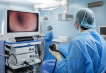 Almería estrena más de 100 equipos para endoscopia y neumología