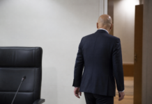 Pérez Triano deja todos sus cargos tras la crisis migratoria