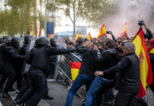 Choques con los Mossos en la protesta contra Sánchez en Barcelona