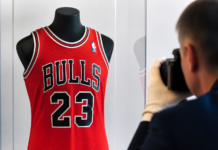 La camiseta de Michael Jordan que batió récord: 12,26 millones