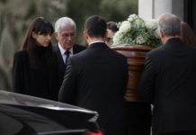 Así fue el último adiós a Gonzalo Suárez con Aitana y Cerezo
