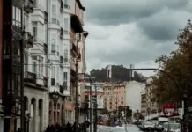 Tranvía y Bilbobus chocan en Bilbao: seis heridos Tranvía y Bilbobus chocan en Bilbao: seis heridos image