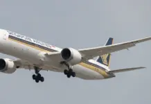 Boeing 787 desvía su ruta tras morir un pasajero image