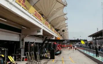 Carlos Sainz Jr. encara el reto tras el pulso en Sepang image